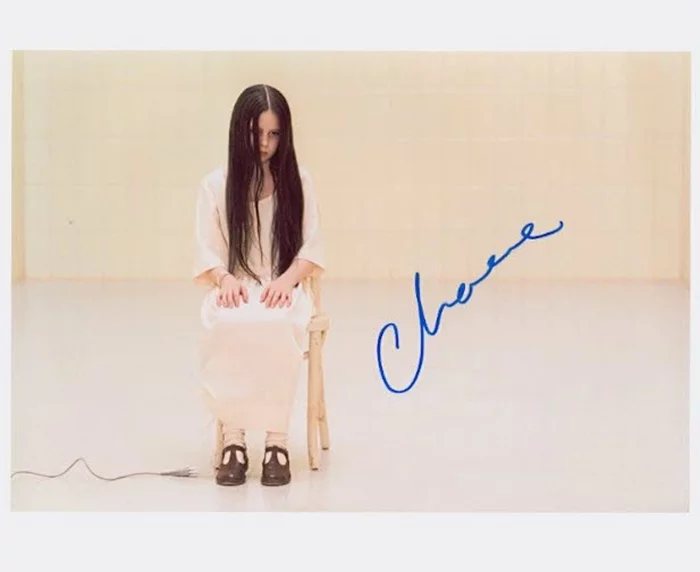 Daveigh Chase autograph