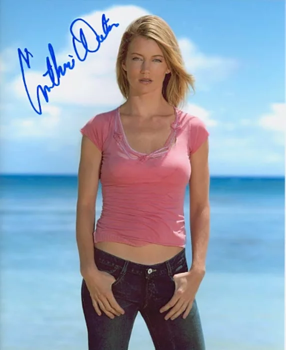 Cynthia Watros autograph