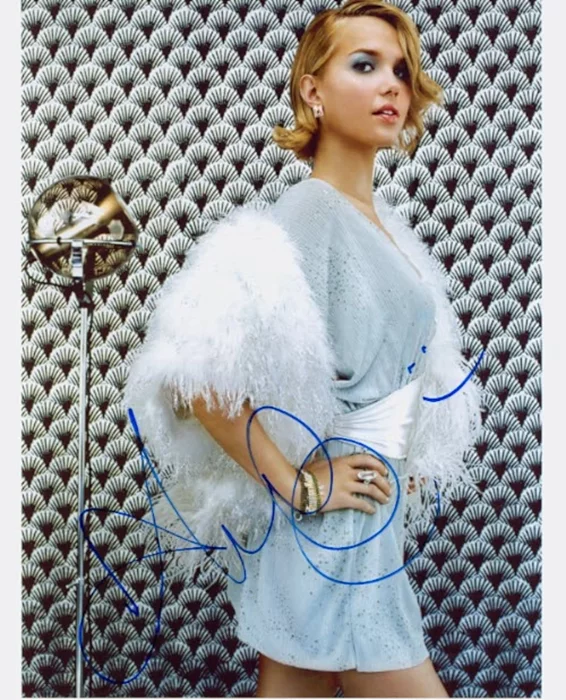 Arielle Kebbel autograph