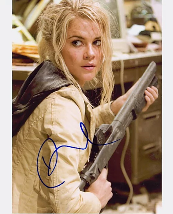 Rachael Taylor autograph