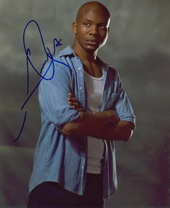 Leonard Roberts autograph