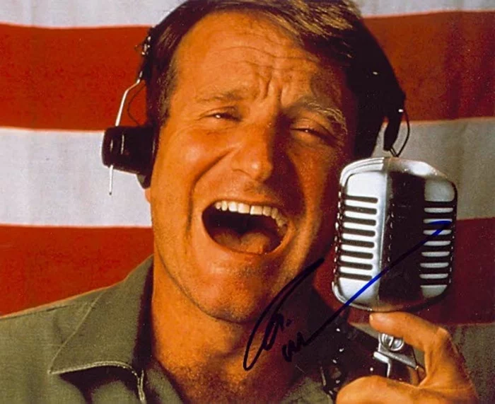 Robin Williams autograph