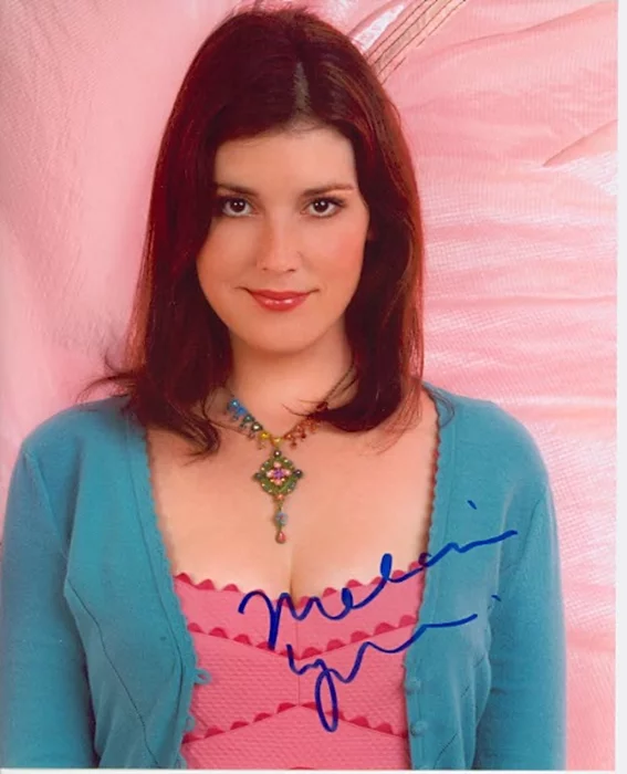Melanie Lynskey autograph
