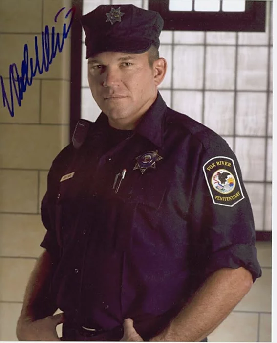 Wade Williams autograph