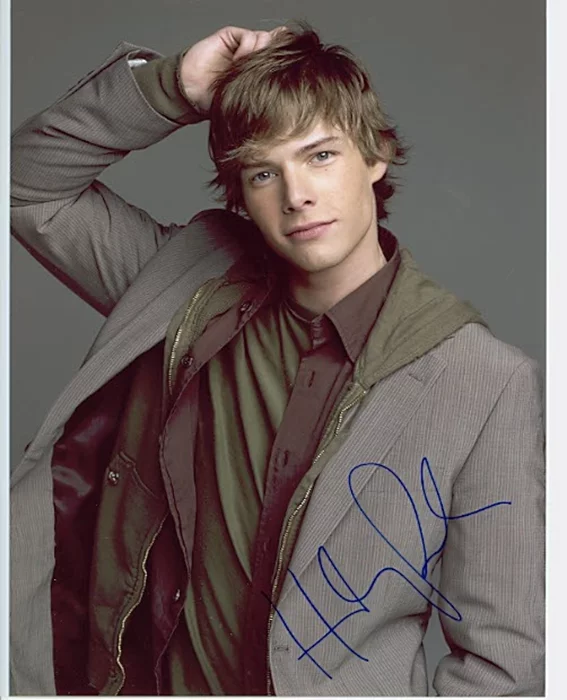 Hunter Parrish autograph