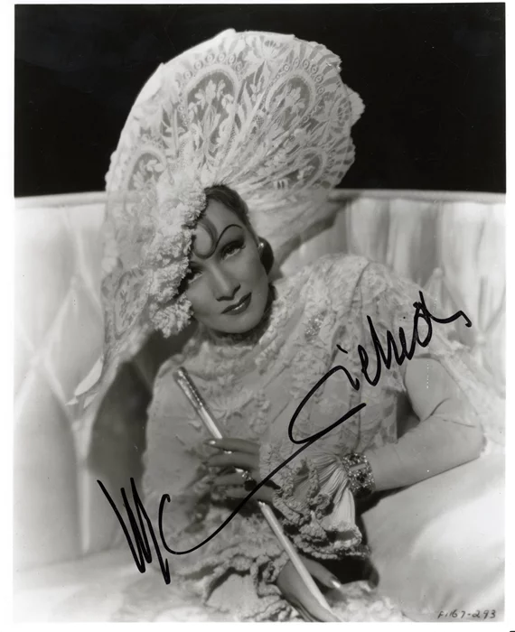 Marlene Dietrich autograph