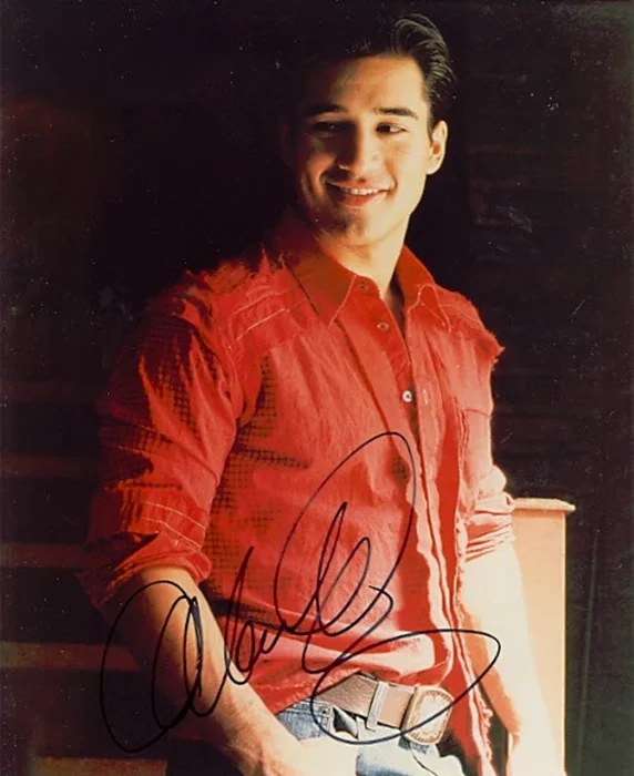 Mario Lopez autograph