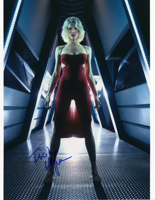 Tricia Helfer autograph