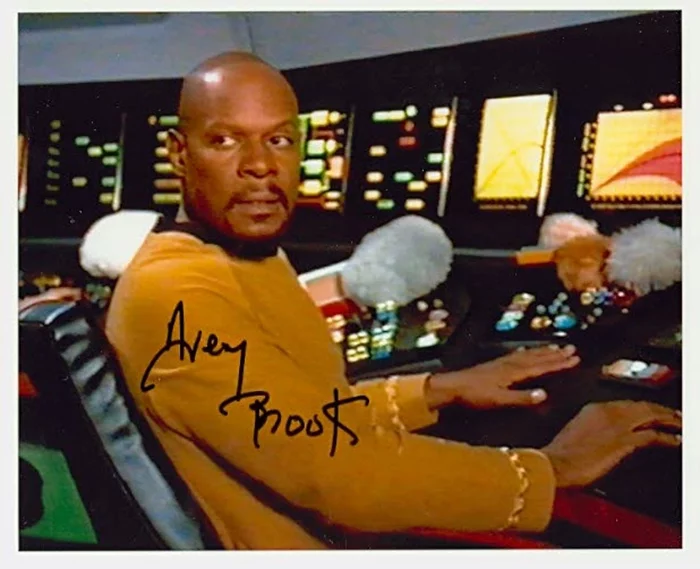 Avery Brooks autograph