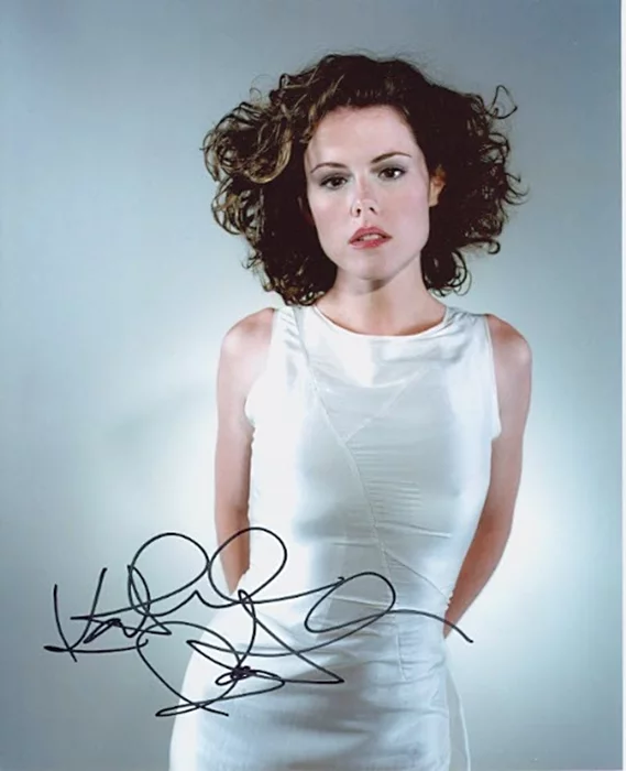Kathleen Robertson autograph