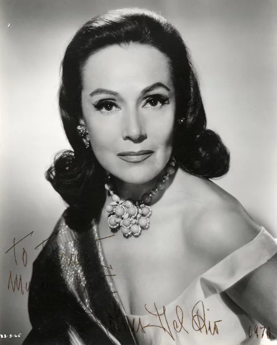 Dolores Del Rio autograph