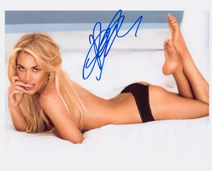 Kelly Carlson autograph