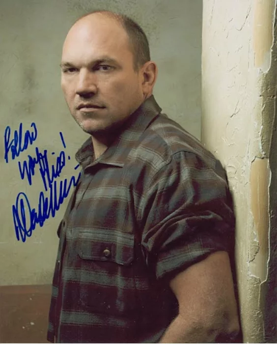 Wade Williams autograph