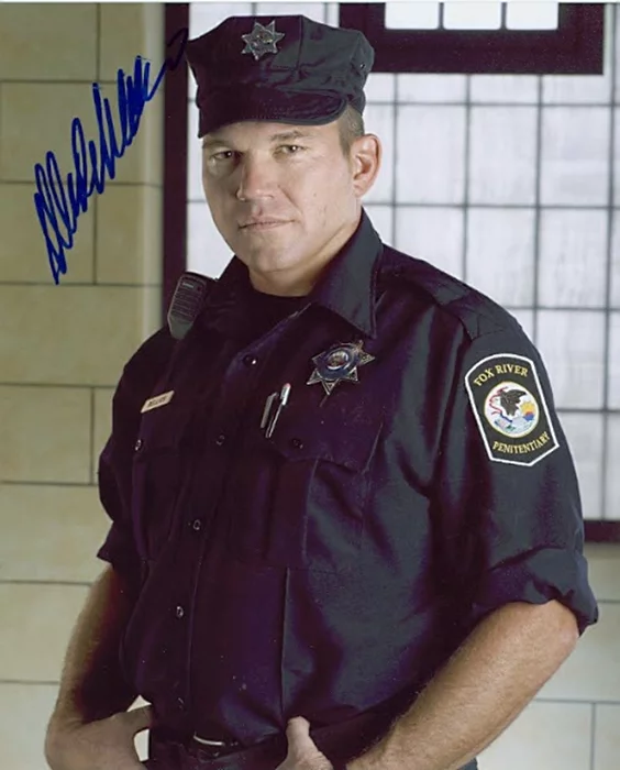 Wade Williams autograph