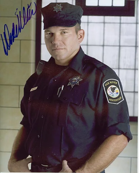 Wade Williams autograph