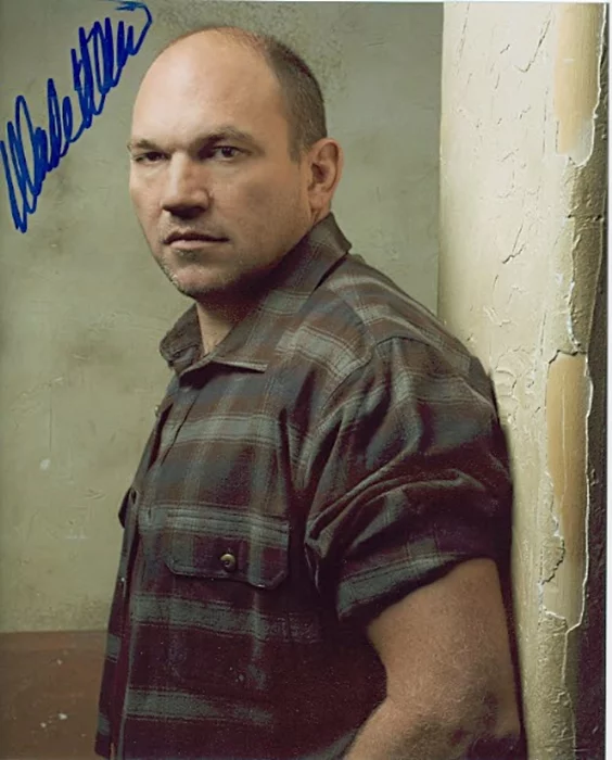 Wade Williams autograph