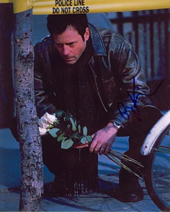 Greg Kinnear autograph