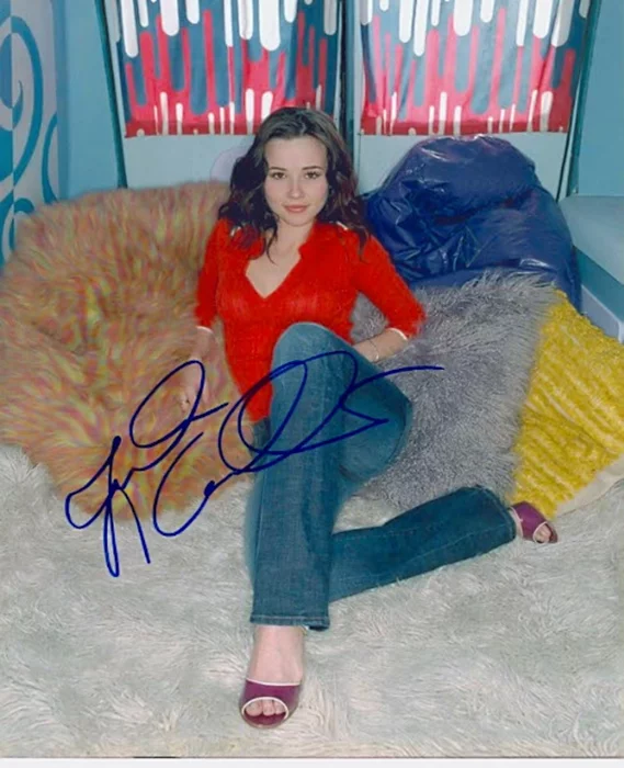 Linda Cardellini autograph