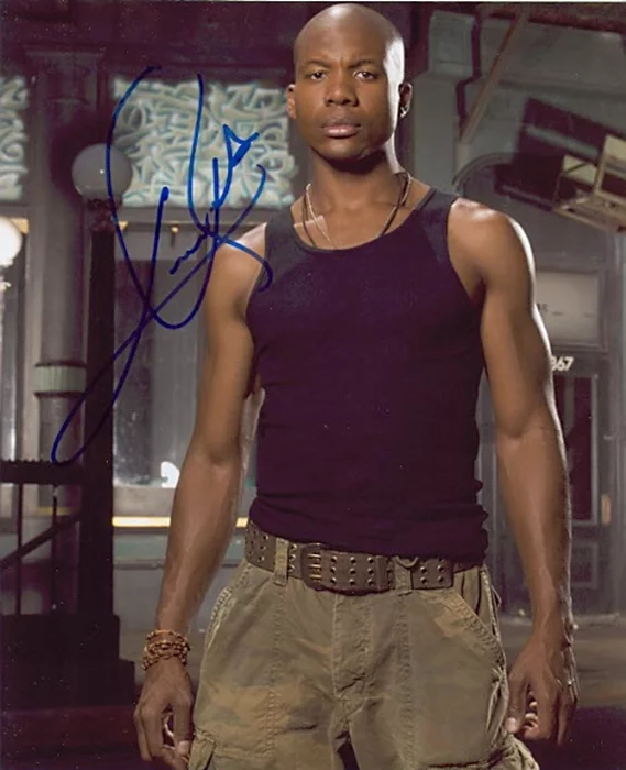 Leonard Roberts autograph