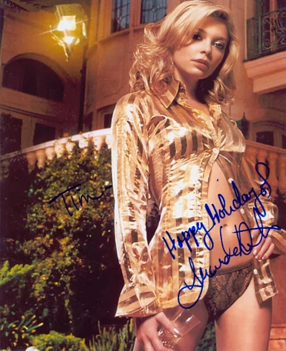 Amanda Detmer autograph