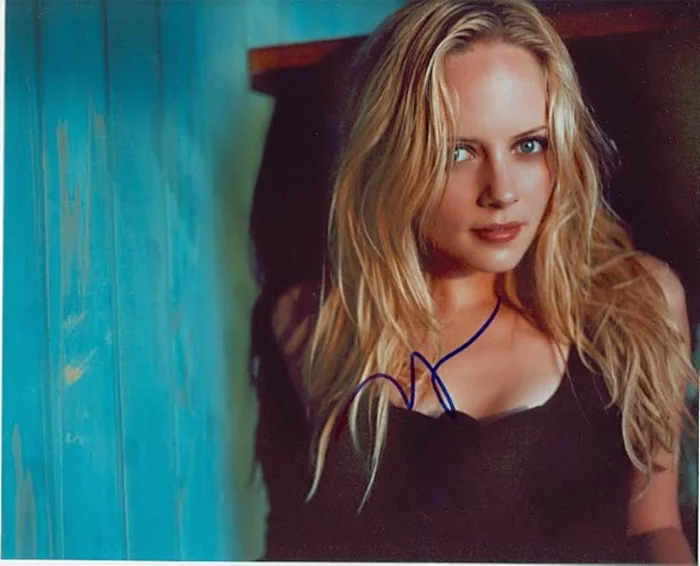 Marley Shelton autograph