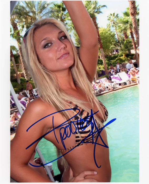 Brooke Hogan autograph