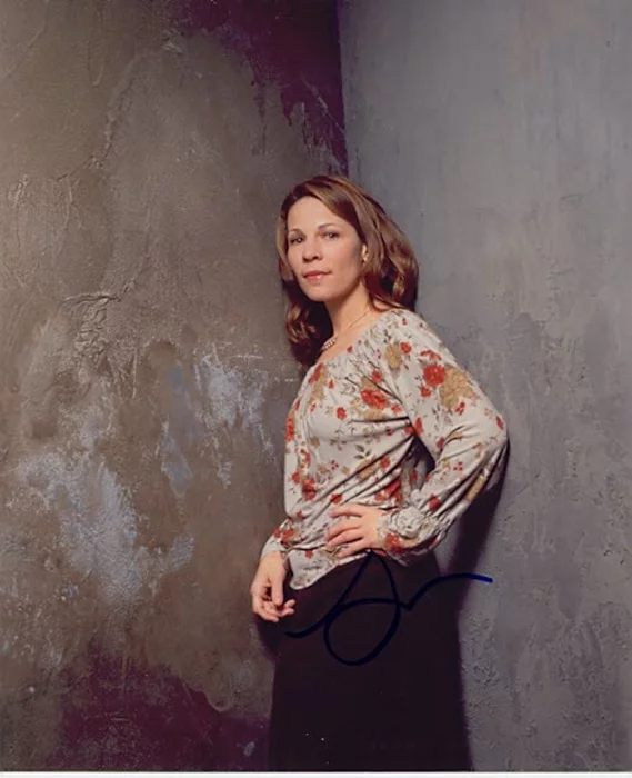 Lili Taylor autograph