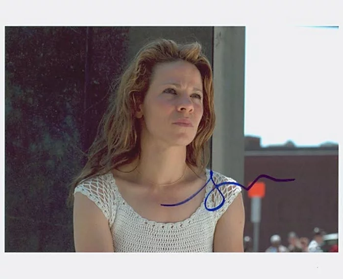 Lili Taylor autograph
