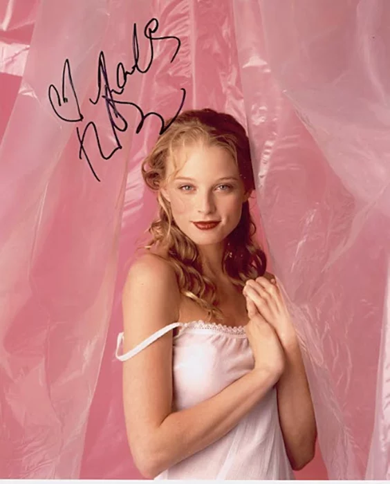 Rachel Nichols autograph