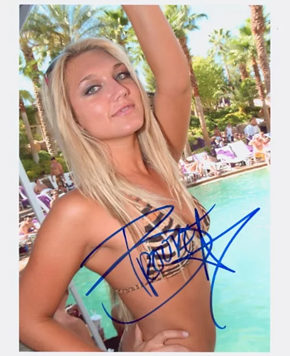 Brooke Hogan autograph