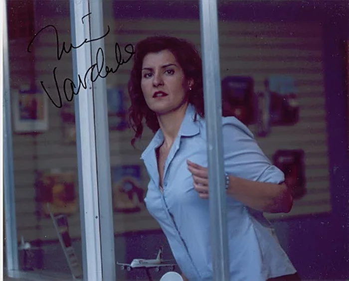 Nia Vardalos autograph