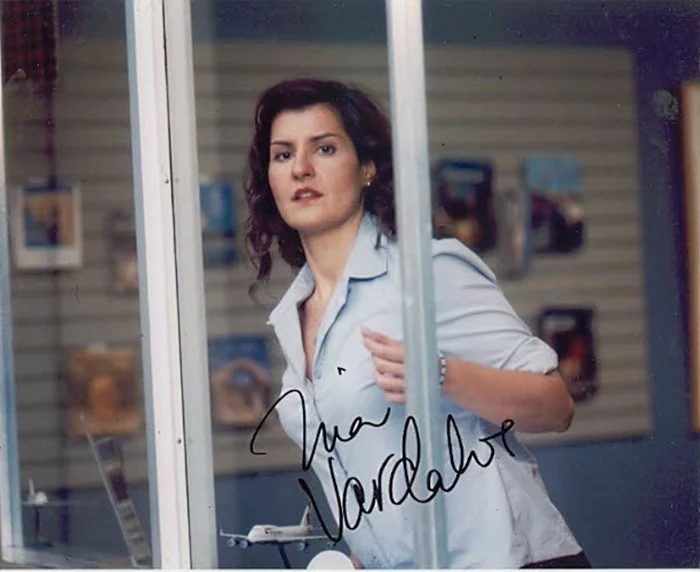Nia Vardalos autograph