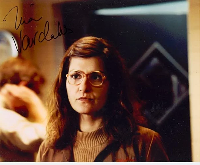 Nia Vardalos autograph