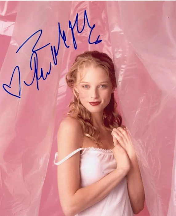 Rachel Nichols autograph