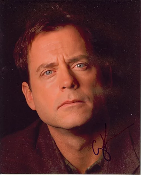 Greg Kinnear autograph