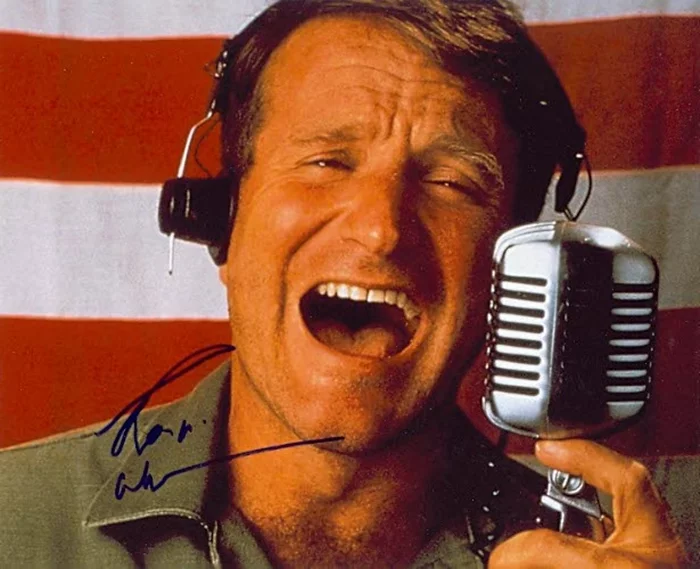 Robin Williams autograph