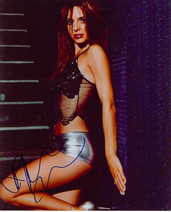 Maria Menounos autograph