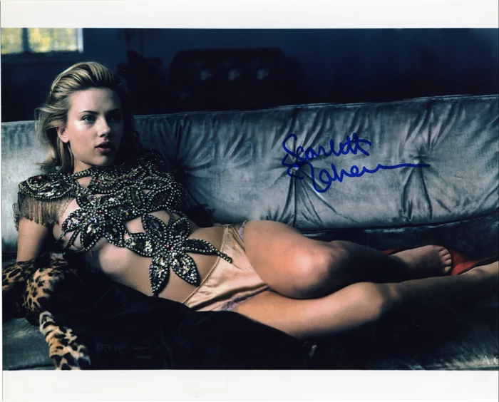 Scarlett Johansson autograph