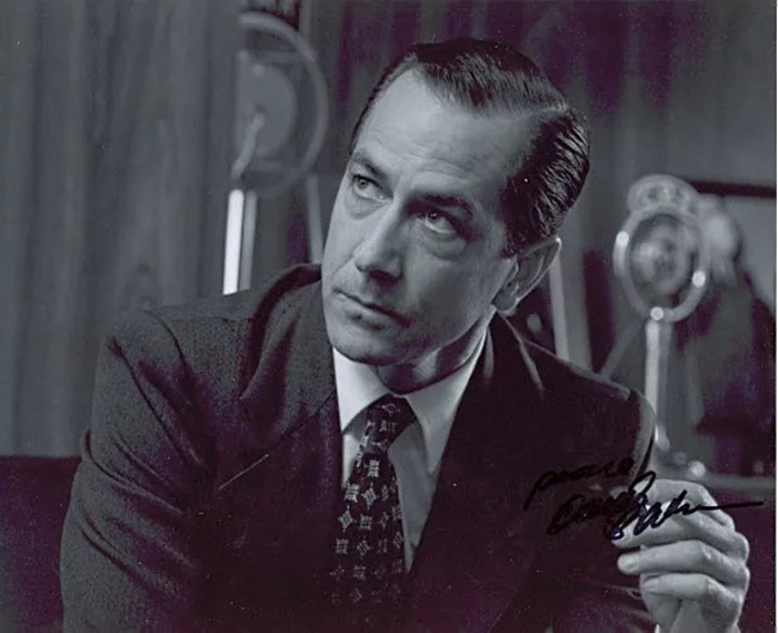 David Strathairn autograph