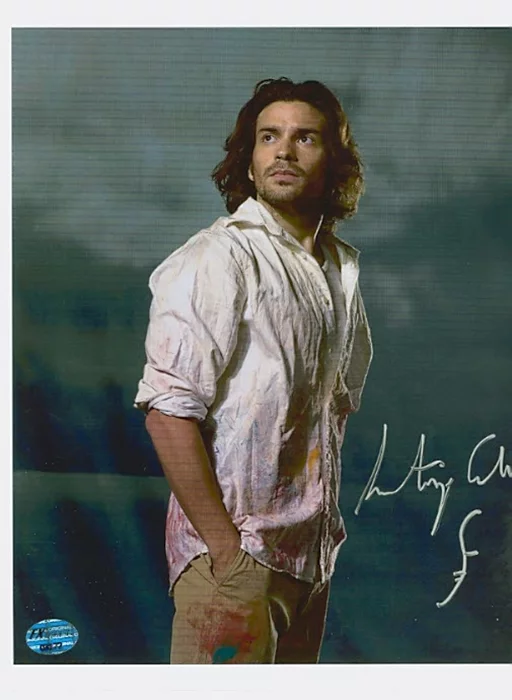 Santiago Cabrera autograph