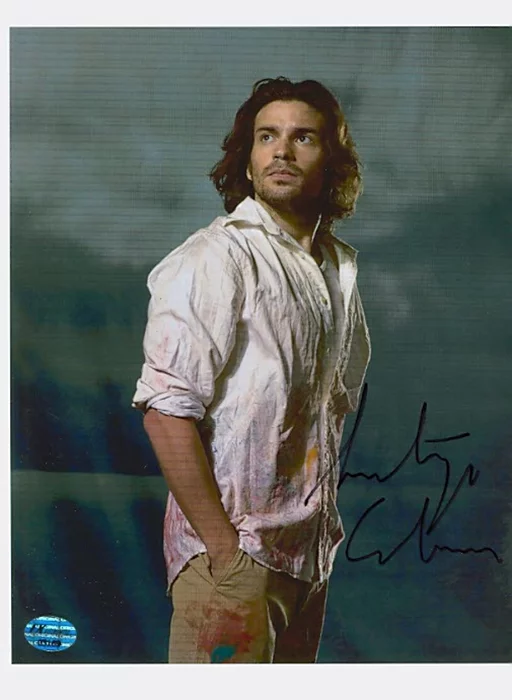 Santiago Cabrera autograph