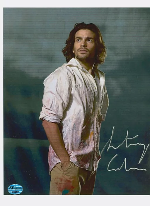 Santiago Cabrera autograph