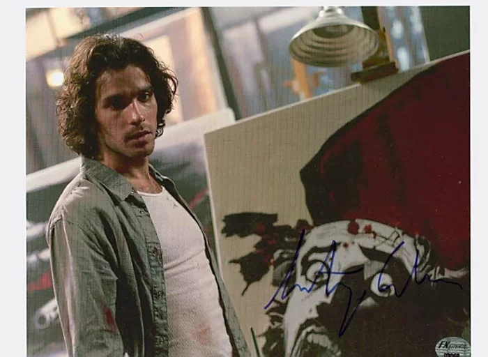 Santiago Cabrera autograph