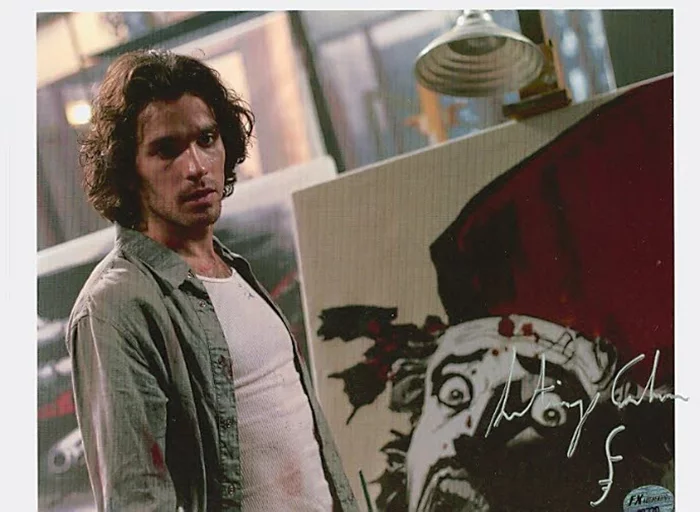 Santiago Cabrera autograph