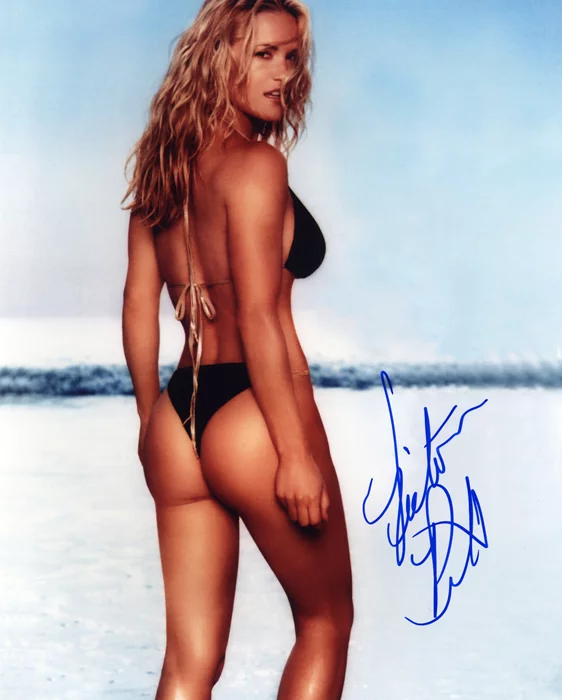 Victoria Pratt autograph