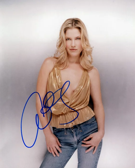 Ali Larter autograph