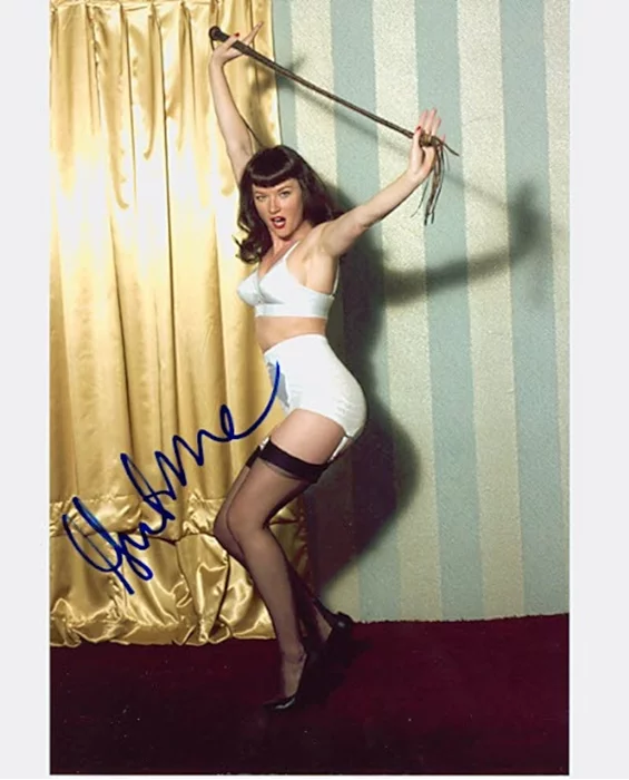 Gretchen Mol autograph