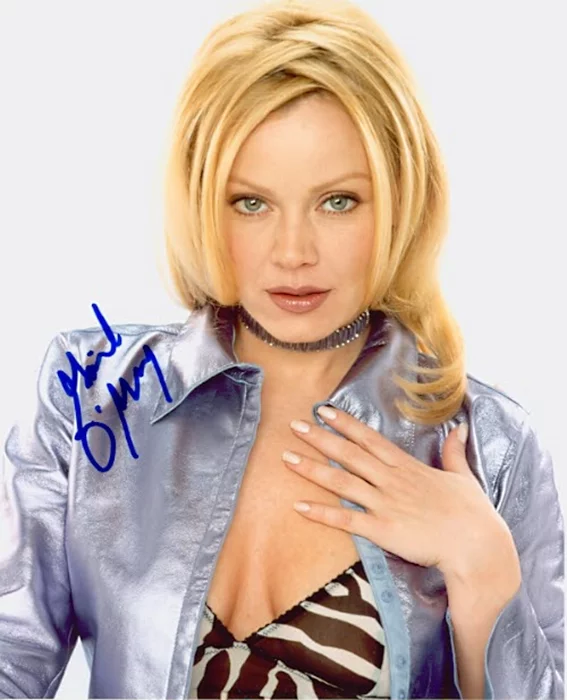 Gail O'Grady autograph