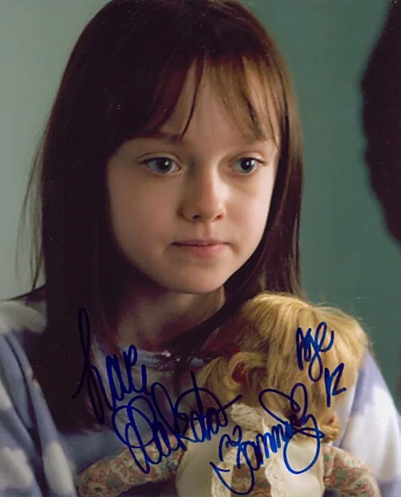 Dakota Fanning autograph