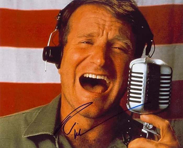 Robin Williams autograph